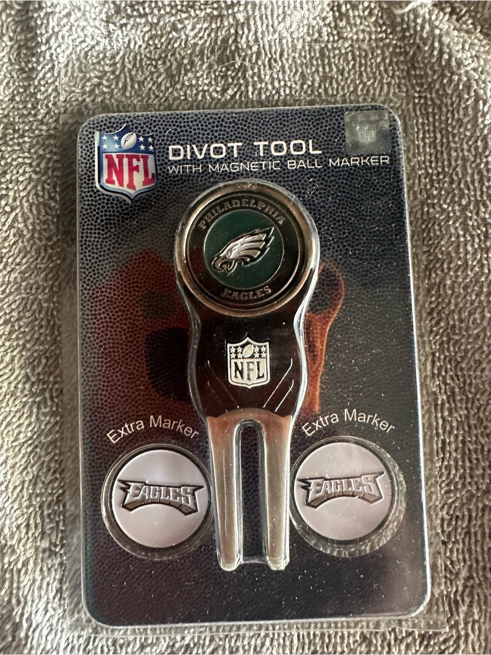 NFL Philadelphia Eagles Green and Silver Divot Tool with Magnetic Ball Markers